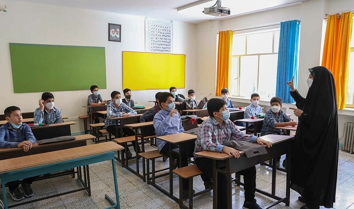 روزنامه رسالت: مدارس عادیِ دولتی به حال خود رها شده اند؛ هزینه‌های جاری آن‌ها هم از جیب والدین تأمین می‌شود