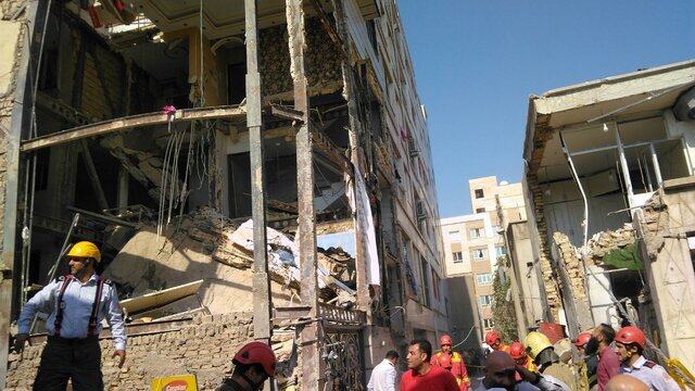 انفجار ساختمان در جوانمرد قصاب/ یک کشته و خروج ۱۹ نفر از زیرآوار