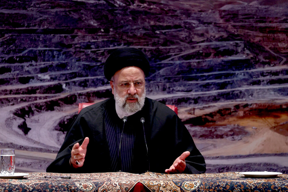 رئیسی: بسیاری از کشورهای دنیا از ما درخواست خرید محصولات نظامی میکنند