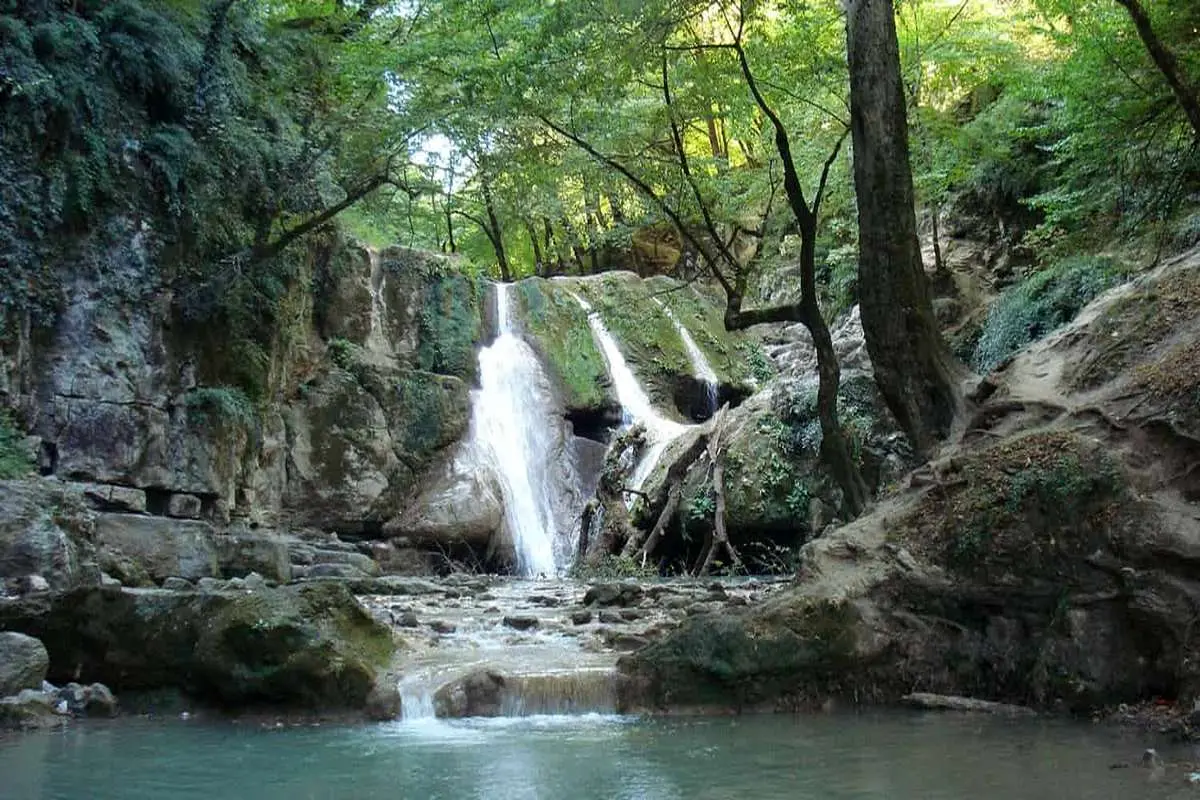 استان کرمانشاه و گلستان تعطیل نیست