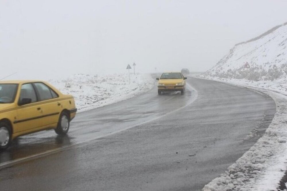 بارش برف و باران در جاده های کشور