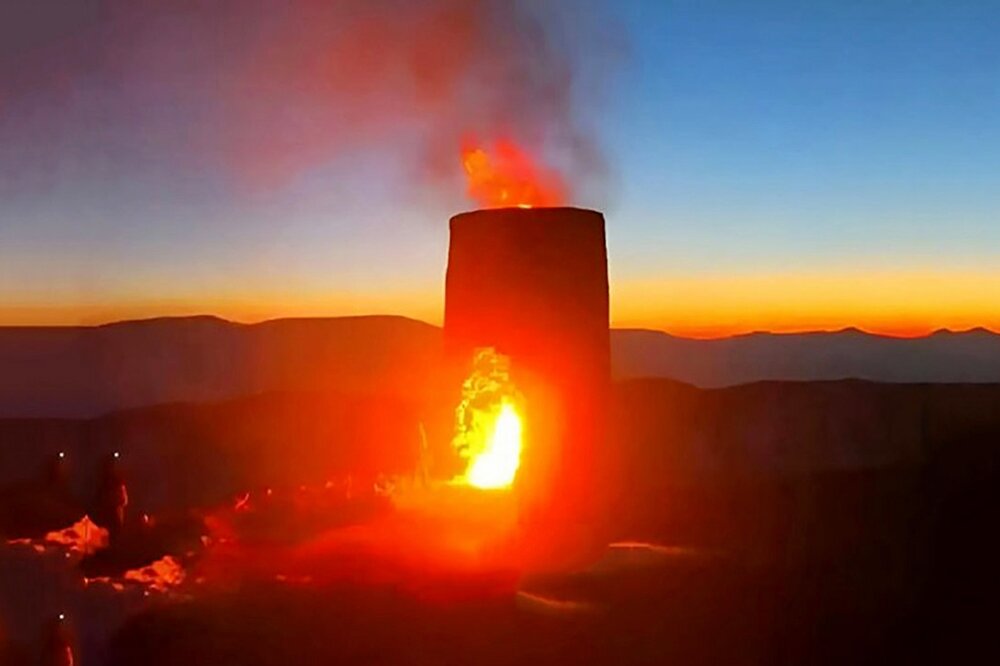 یک بلاگر در گیلان روی قلعه ۱۵۰۰ ساله بنزین ریخت و آن را به آتش کشید