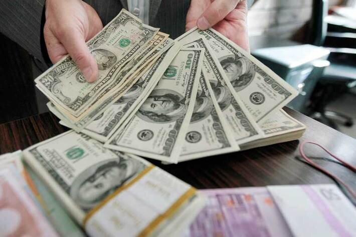 افزایش نرخ ارز ناشی از انتظارات تورمی/ کاهش ۱۱ درصدی بدهیهای خارجی کشور