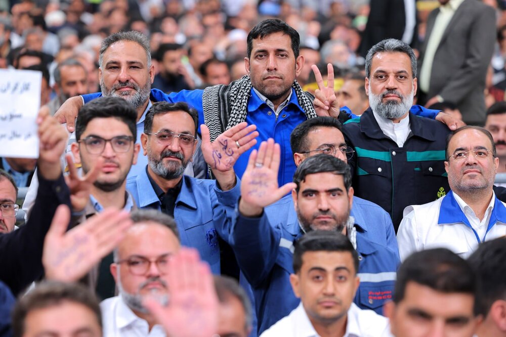 لزوم مشارکت کارگران در تصمیمگیریهای دولت و بخش خصوصی