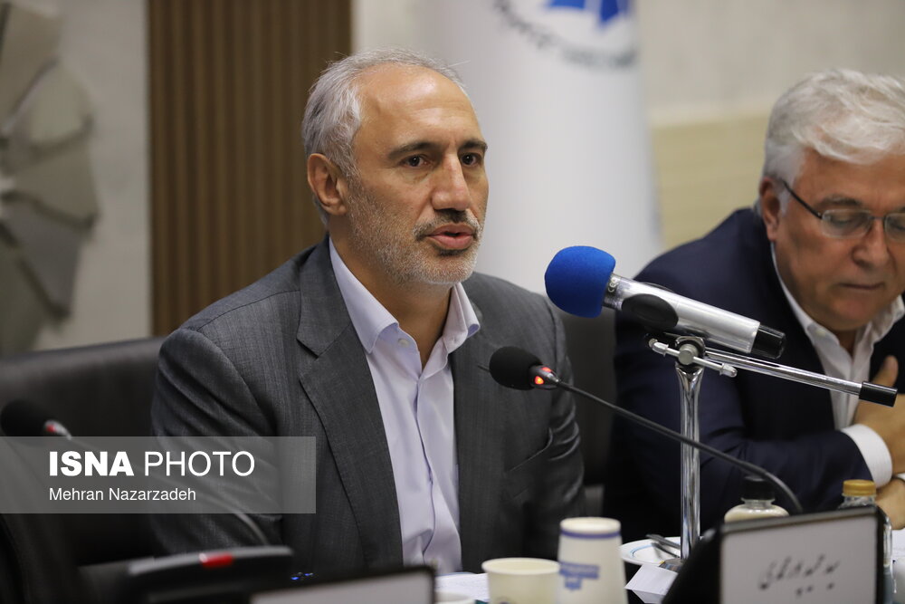 رفع موانع پیشروی فعالان اقتصادی آذربایجان شرقی در اولویت است