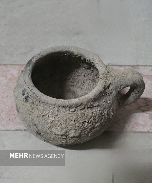 کشف و ضبط ۹ قلم شیء تاریخی پیش از اسلام در دماوند/ عکس