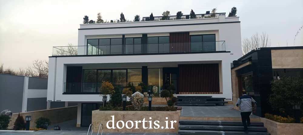 نرده شیشه ای اکسپوز درتیس