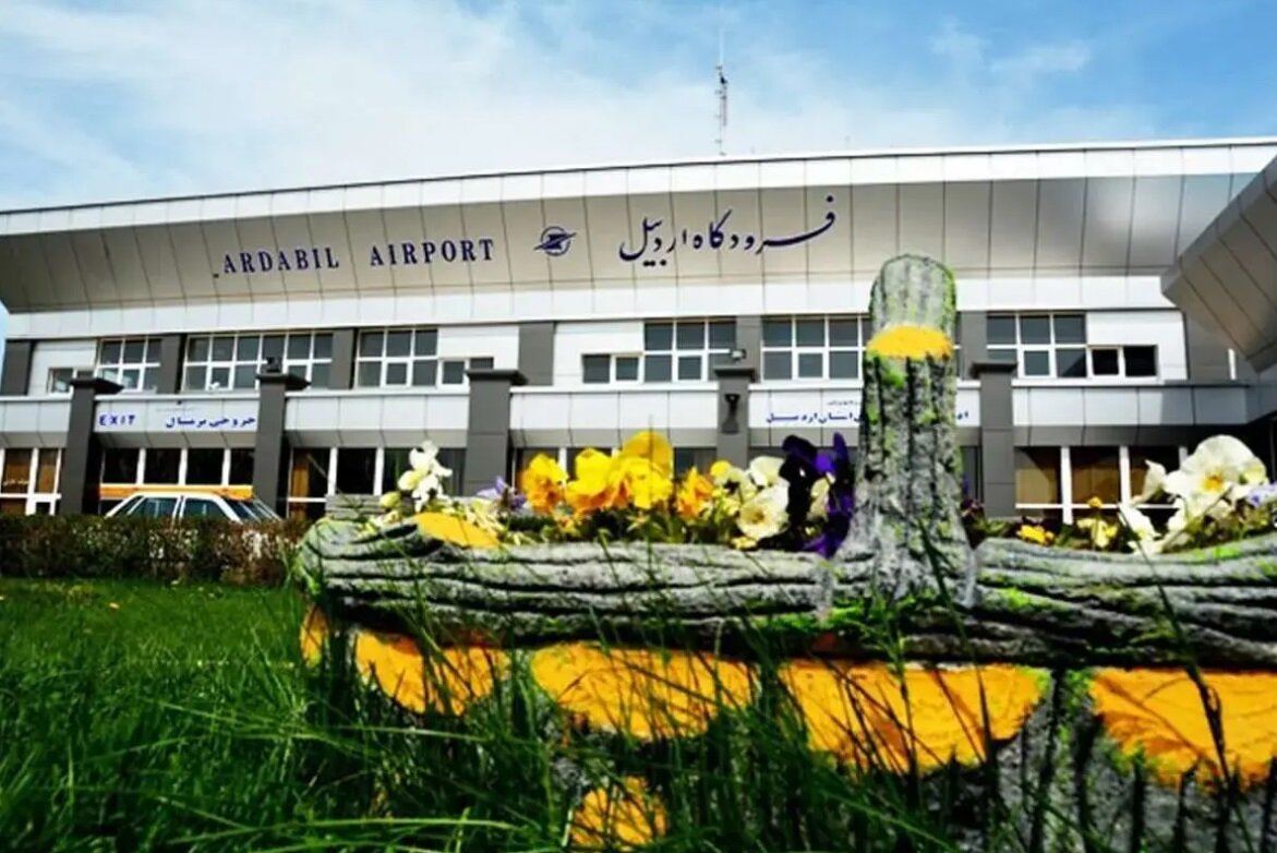 ماجرای عصبانیت خانم وزیر؛ درب این فرودگاه را گِل میگیریم