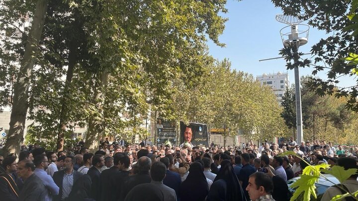 عکس جگرسوز از تشییع دانشجوی فقید دانشگاه تهران که در انفجار دانشگاه جان خود را از دست داد