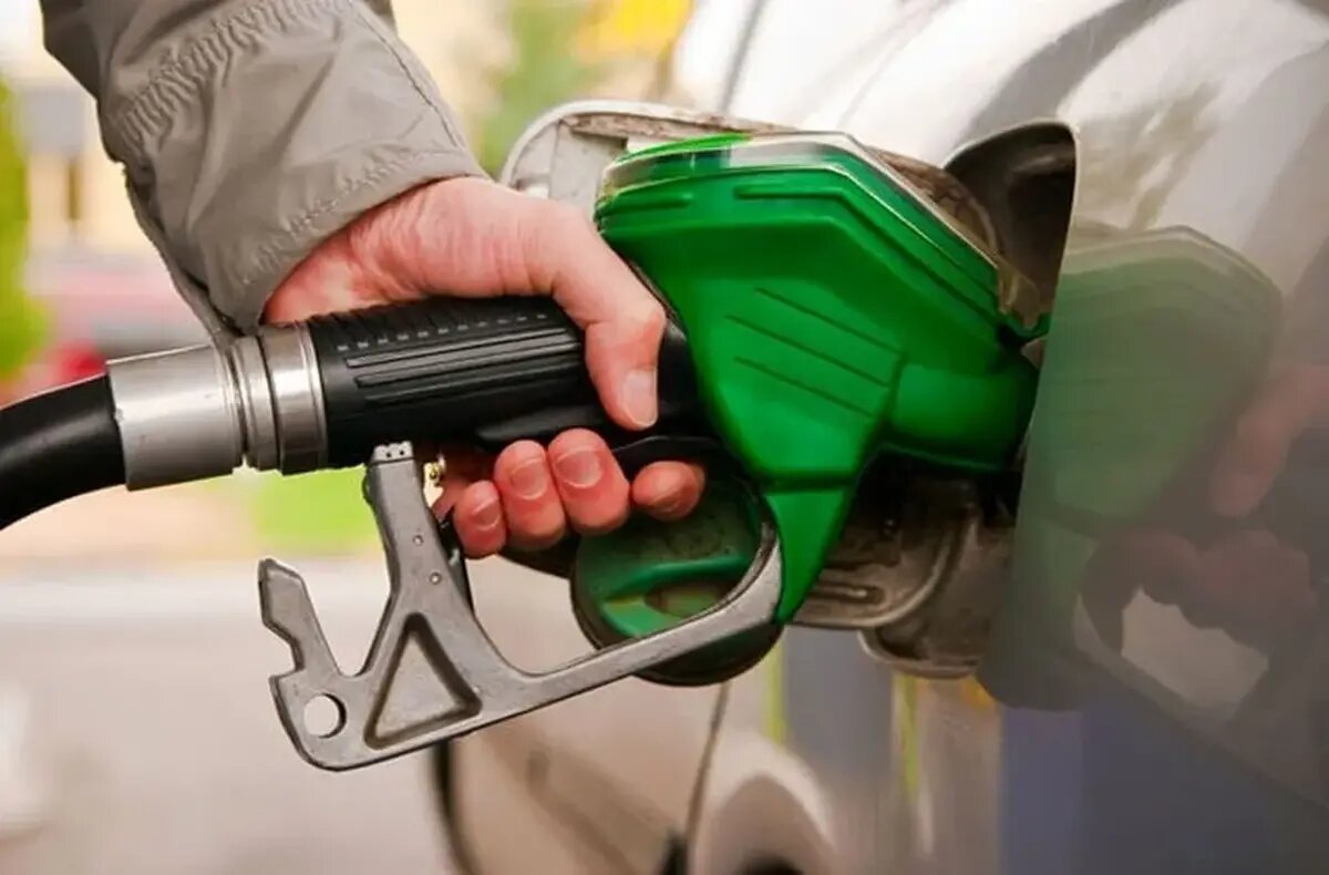 قیمت بنزین سوپر وارداتی چگونه تعیین میشود؟ قیمت ۶۵ هزار تومان است یا ۷۵ هزار تومان
