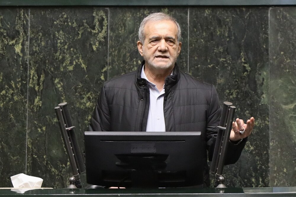 پزشکیان: مجلس کمک کند هزینههای بیخود و اضافی بودجه حذف شود
