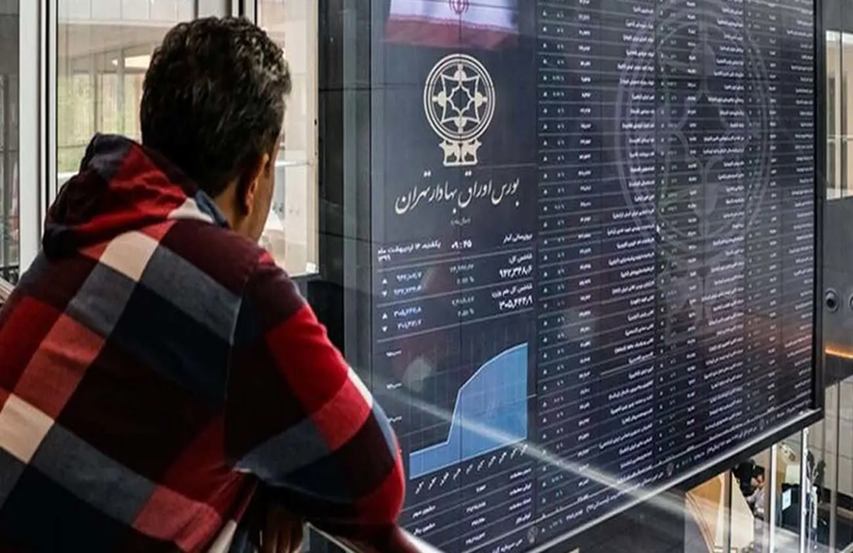 روز منفی بورس در سایه نوسان بازارهای موازی / رشد دلار نیمایی و افزایش نرخ بهره؛ بودجه انقباضی نقطه کانونی نگرانیها