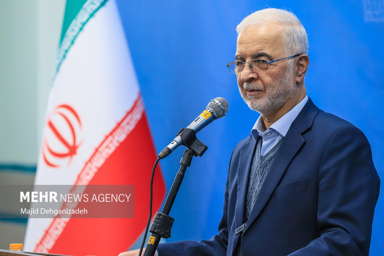 مومنی: سرمایهگذاری برای تولید صرفاً با شعار محقق نمیشود