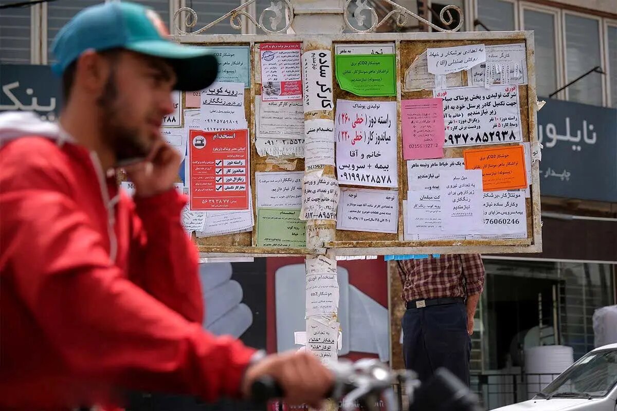 شکاف فزاینده حداقل مزد کارگری سالهای اخیر با معیشت در آینه آمار / سقوط تکاندهنده قدرت خرید حداقل دستمزد در ۱۴۰۴