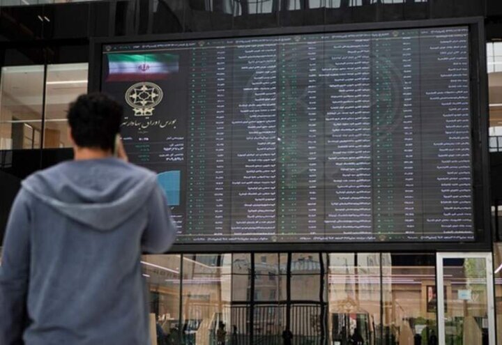 سرمایهگذاران در حال پایش متغیرهای سیاسی و ارزی