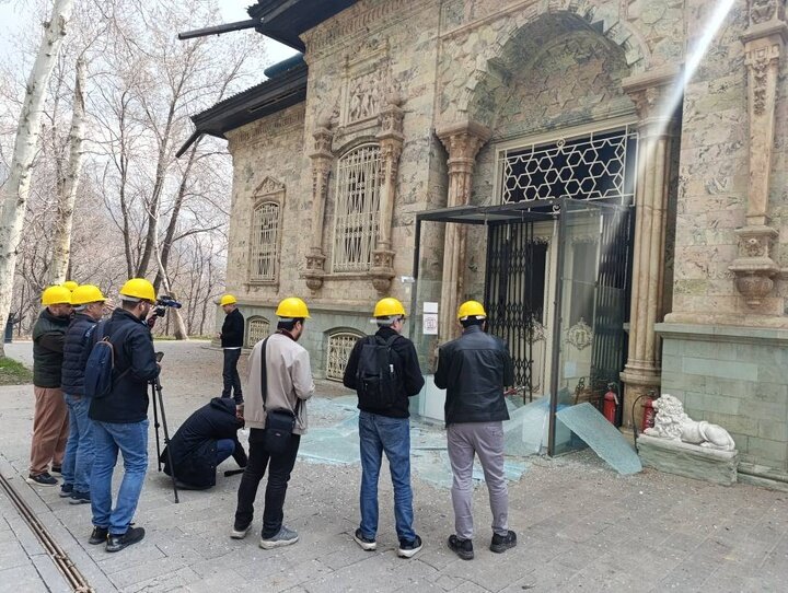 بازدید رسانههای بینالمللی از آثار حملات آمریکا و رژیم صهیونی در مجموعه فرهنگیـتاریخی سعدآباد