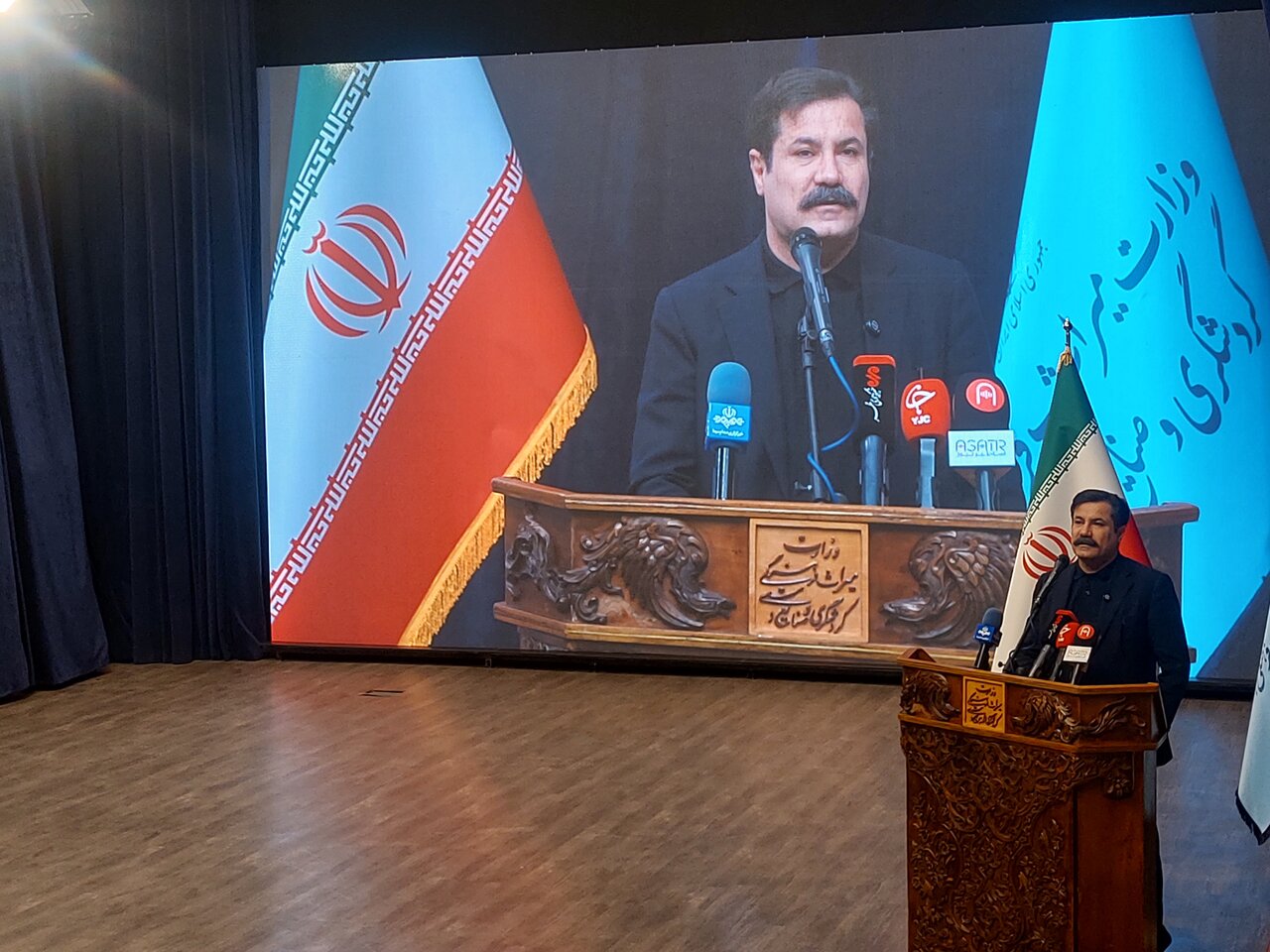 معاون رئیسجمهور: به مردم اعتماد داریم، اینترنت به وضعیت گذشته بازخواهد گشت، زیرا دستور رئیسجمهور است/ پیوند بومگردی با انسجام اجتماعی اهمیت دارد