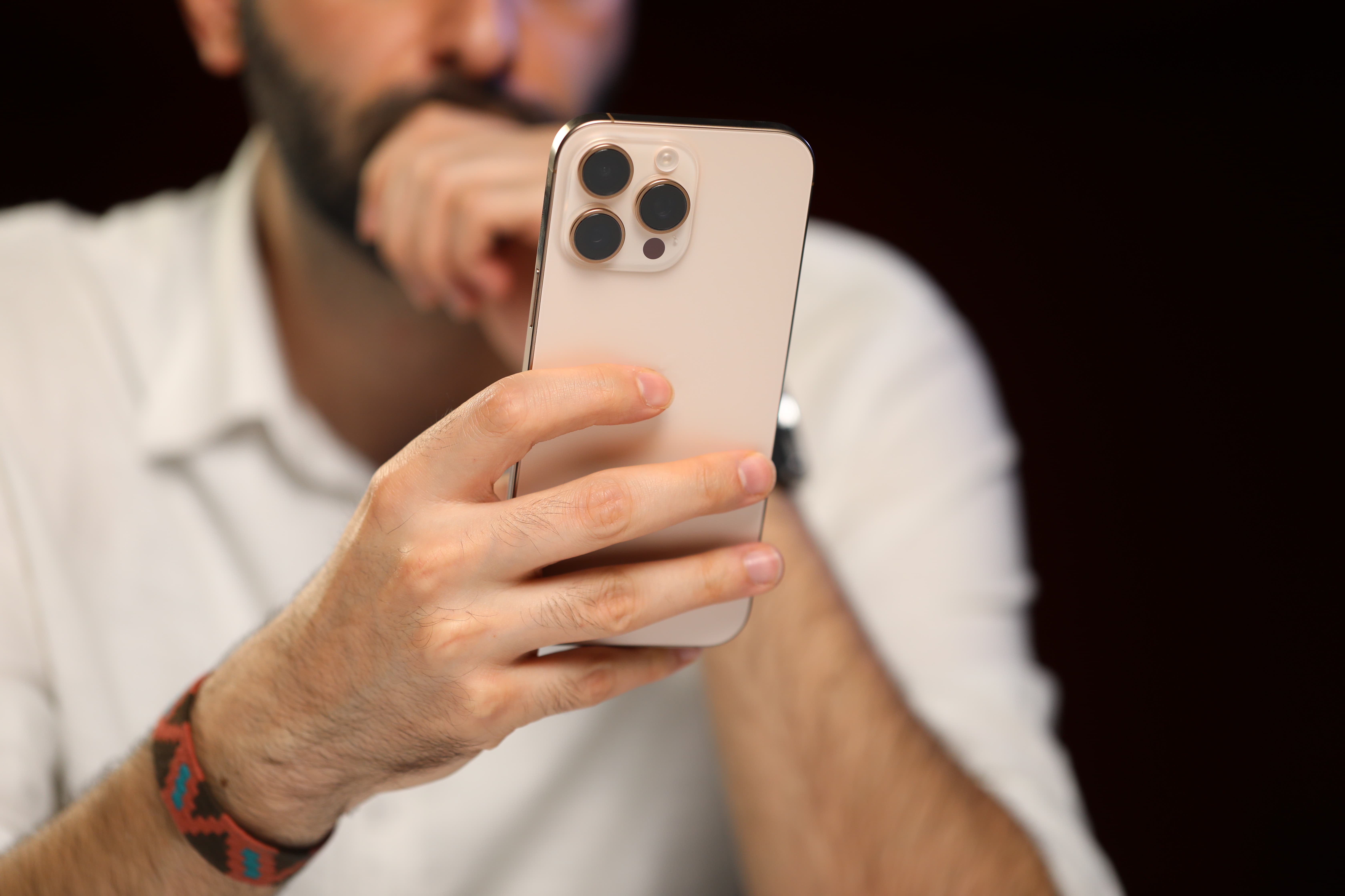 آیفوندارها بیشتر اینترنت سفید و سیمکارت پرو دارند