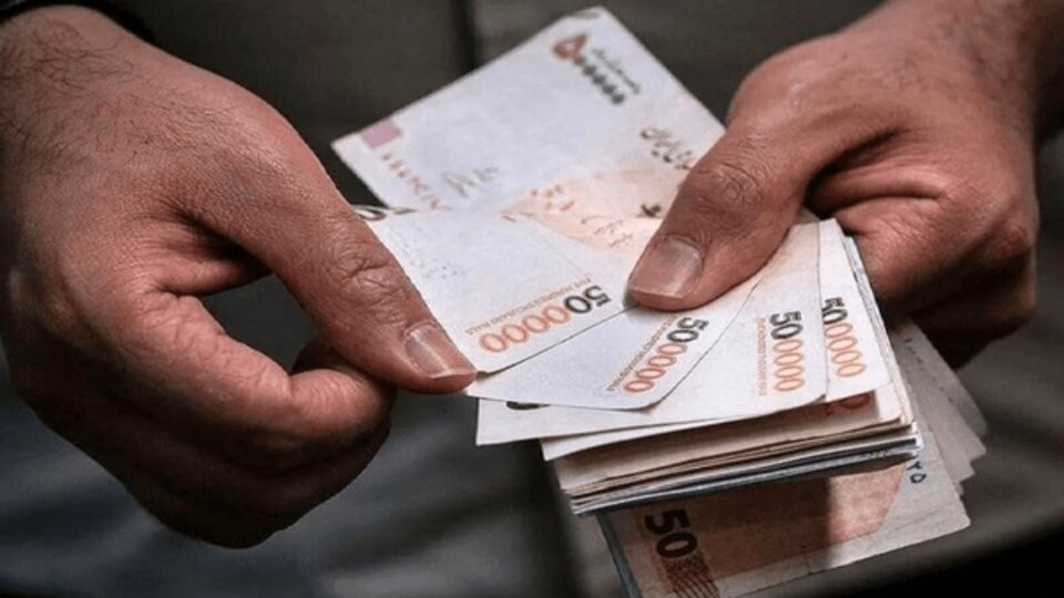 قاچاق اسکناسهای ایرانی به کشور همسایه تایید شد/ ریال به مذاق همسایه خوش آمد