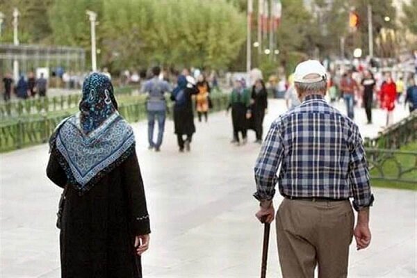ماجرای حذف کسور بیمه اضافهکار/ چرا حقوق بازنشستگان کشوری به زیر خط فقر رسید؟
