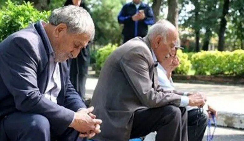 واکنش بازنشستگان به زمان واریز معوقات/ از دهم شد پانزدهم؟/ هر روز یک تاریخ جدید اعلام میکنید