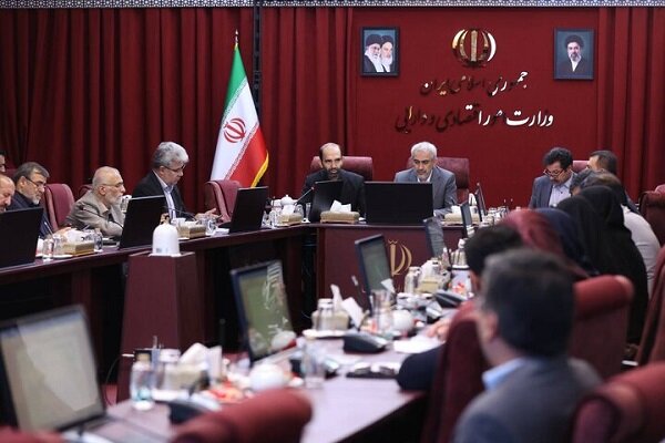 بررسی حقالعمل جایگاهداران سوخت در کمیسیون اقتصاد دولت
