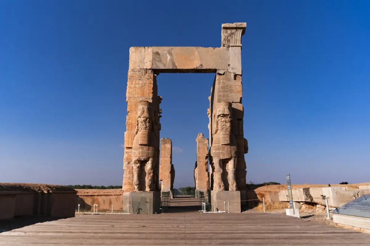 درخواست از رییسجمهور: تخت جمشید را نجات دهید