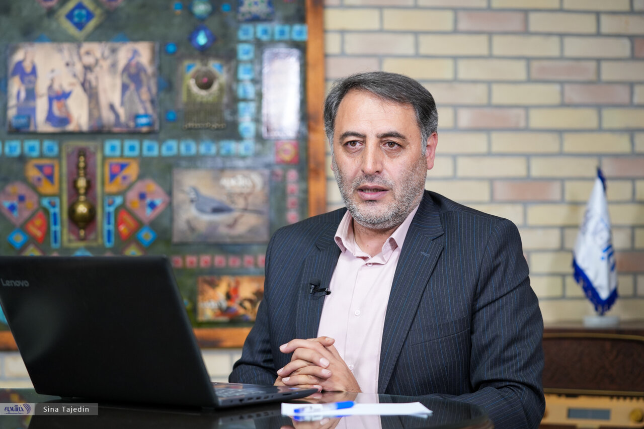 «بیماری نفتی ایرانی» بهزودی در جهان تدریس خواهد شد / ایران اسیر «سیاهچاله اقتصادی» شده / افزایش قیمت انرژی نتیجه معکوس دارد
