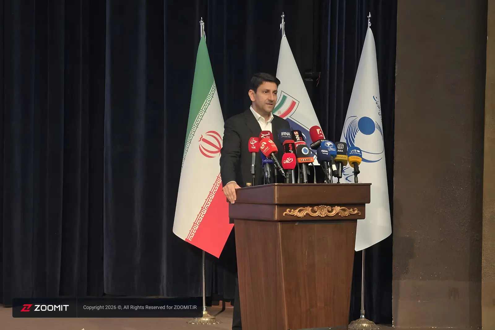 نگین باقری