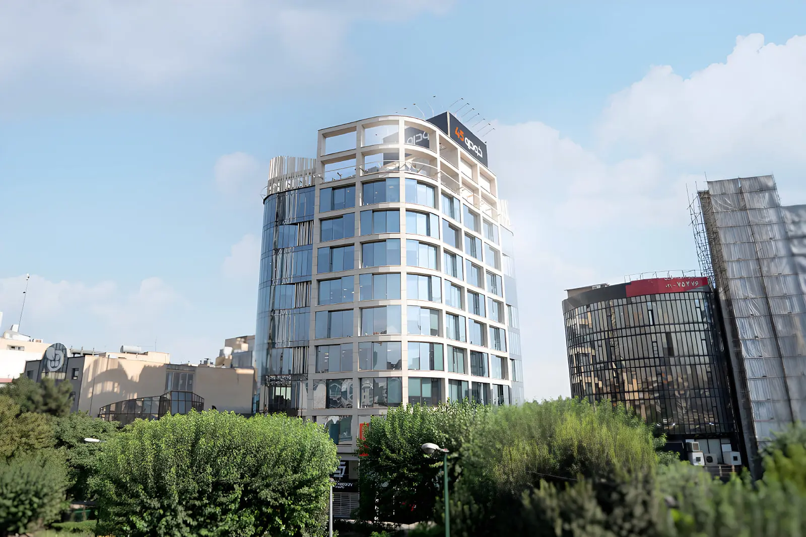 یک نگاه نزدیک به خودرو۴۵ و ترکیب سهامداران آن