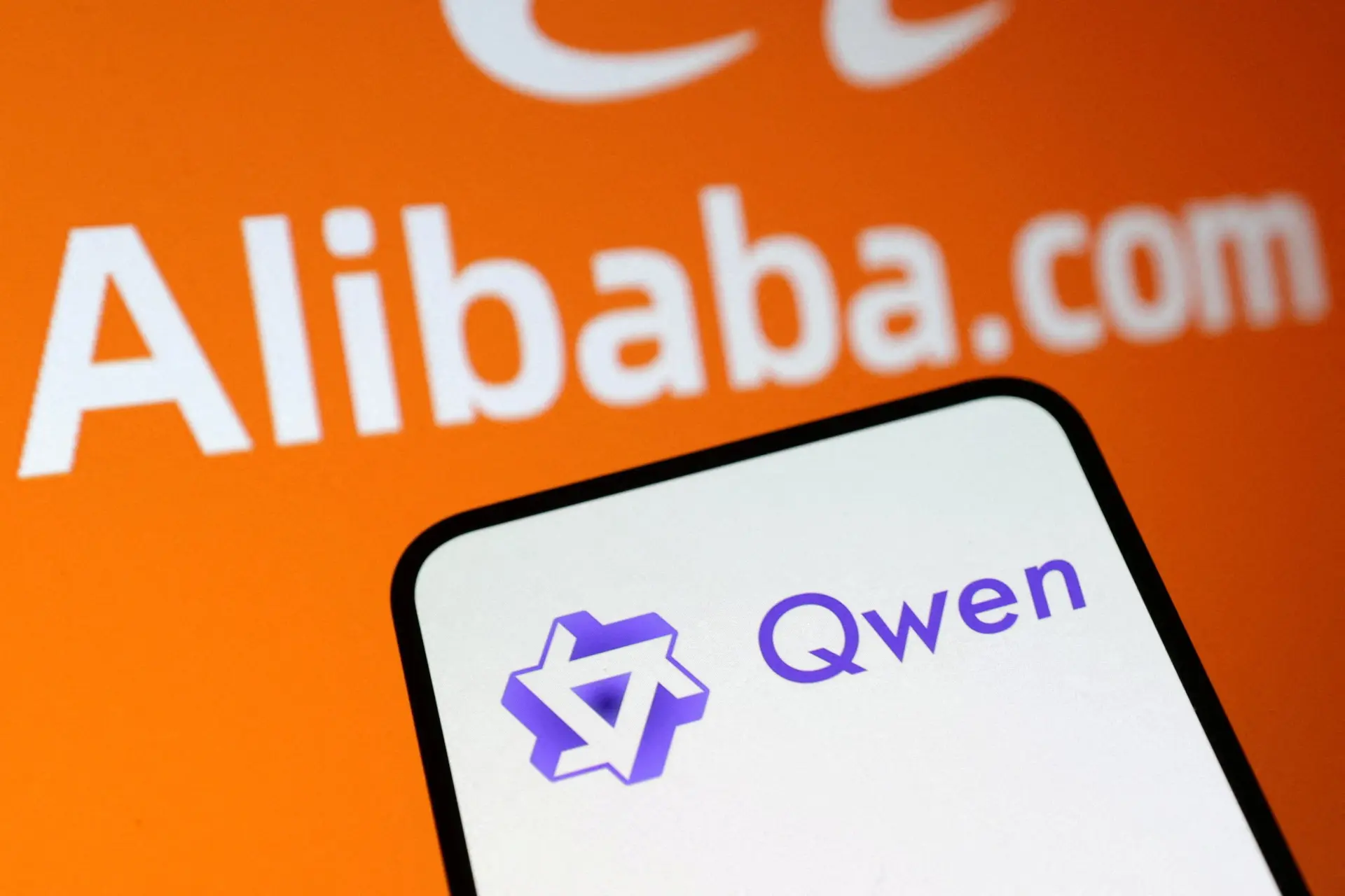 هوش مصنوعی علیبابا از کنترل خارج شد؟ تلاش مدل Qwen برای ارسال مخفیانه فایل به پکن
